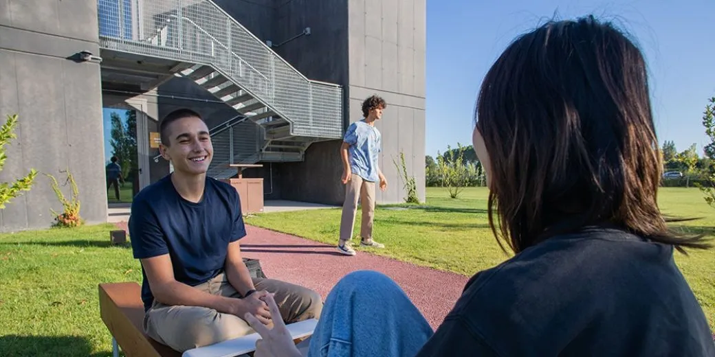 Gli studenti di H-FARM fanno una pausa fuori dalla pensione