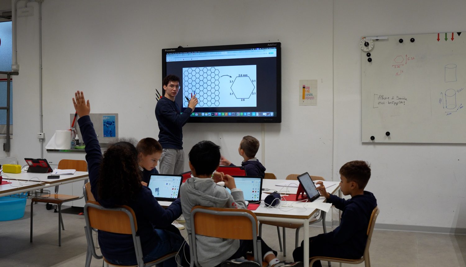 Celebriamo il potere della Performance con The Amazing Adventures of SuperStan